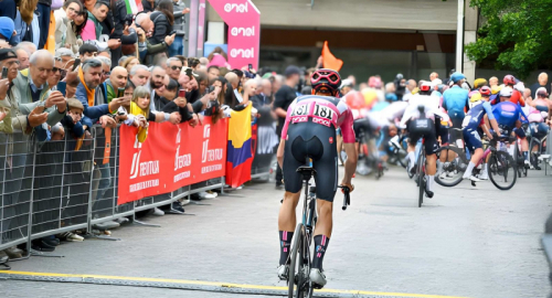 Giro d�Italia 2026, Vingegaard domina sulle Alpi svizzere e mette le mani sulla maglia rosa